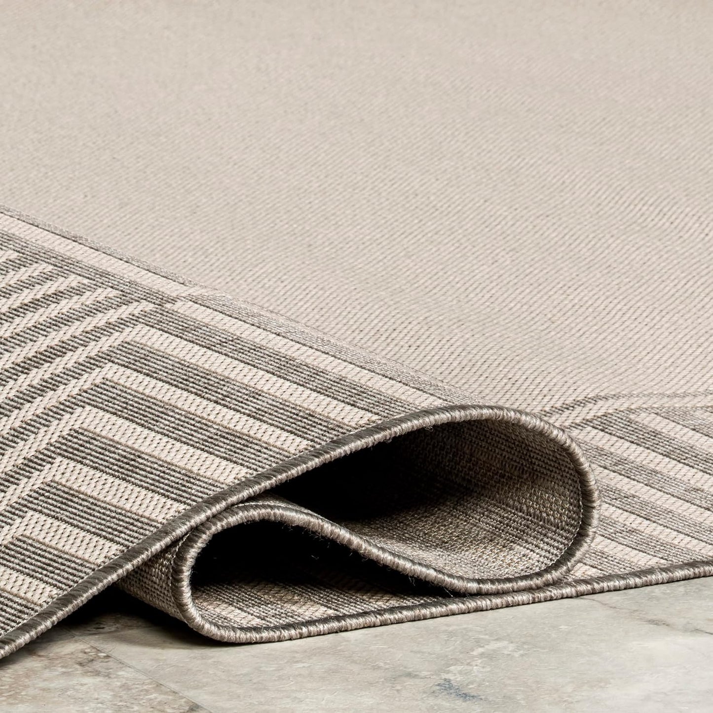 nuLOOM 4' x 6' Outdoor Area Rug, Casual Design with Striped Border, Stain Resistant, Highly Durable, for Patio, Balcony, Bedroom, Living Room, Dining Room, Bathroom, Light Grey